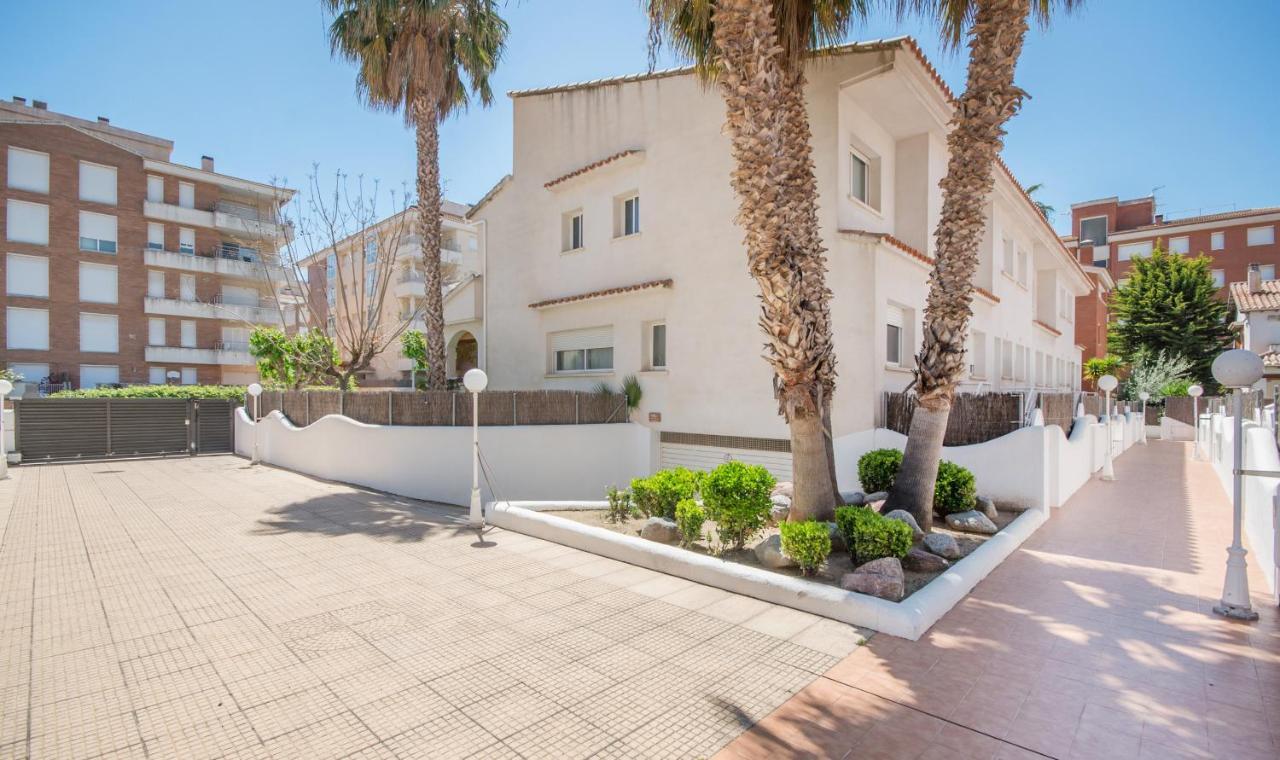 R142 Manila Resort Central Calafell Exteriör bild